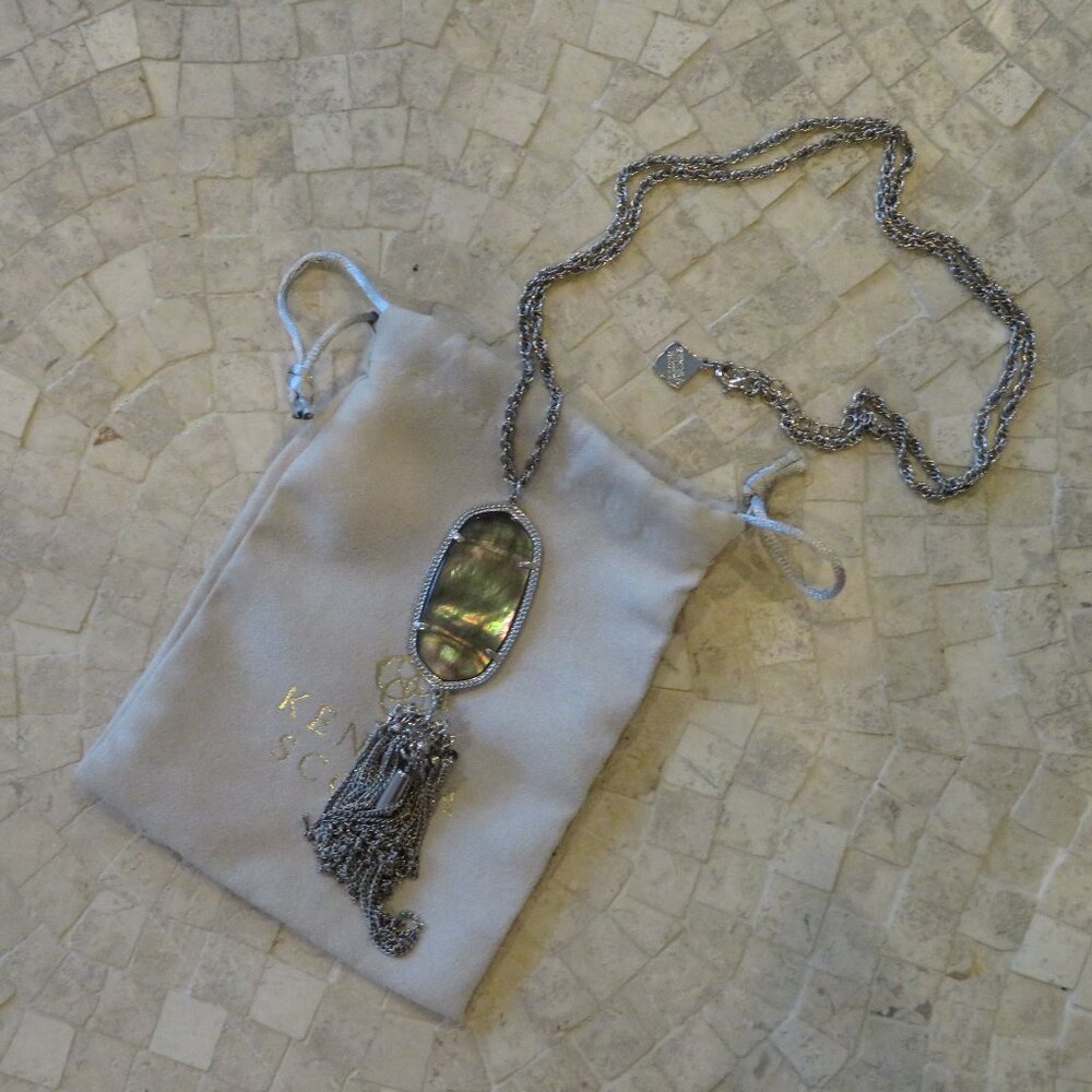 Kendra Scott necklace